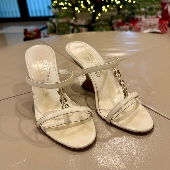 Salvatore Ferragamo White Leather Sculptural Wooden Heel Chain Sandals, Size 6 - Picture 4 of 8
